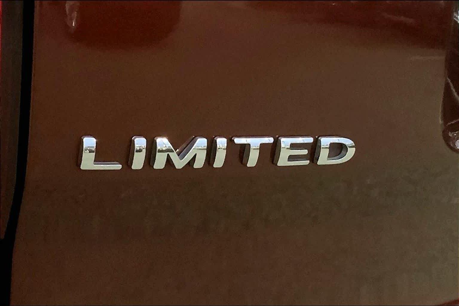 Used 2015 Ford Explorer Limited w/ Equipment Group 301A AWD/4WD image 28