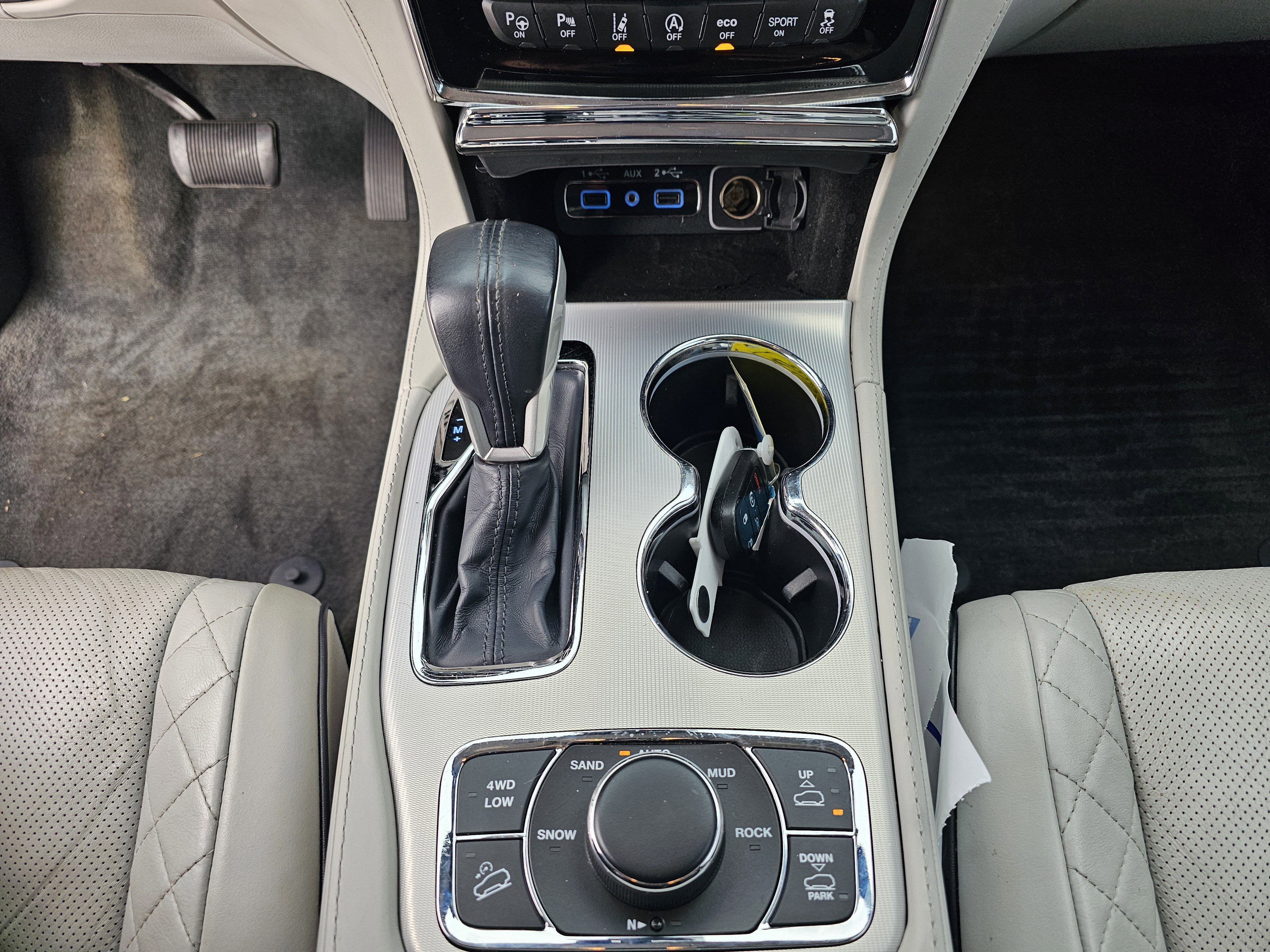 Used 2020 Jeep Grand Cherokee Summit image 26