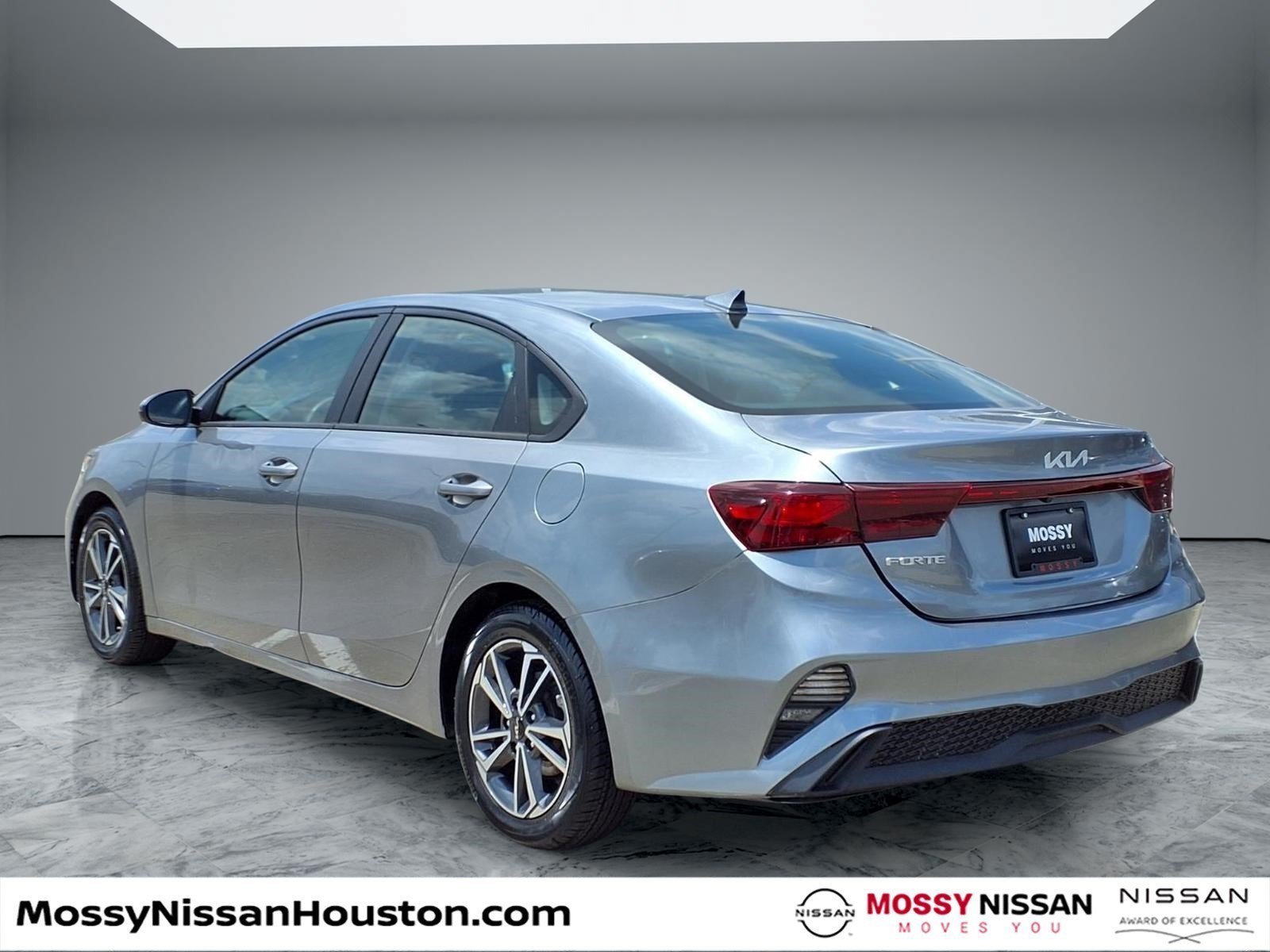 Used 2022 Kia Forte LXS FWD image 2