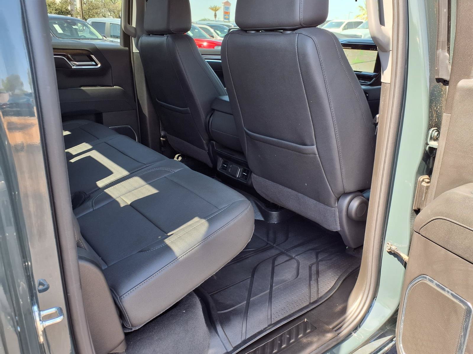 Used 2026 Chevrolet Silverado 1500 LT w/ Leather Package AWD/4WD image 13