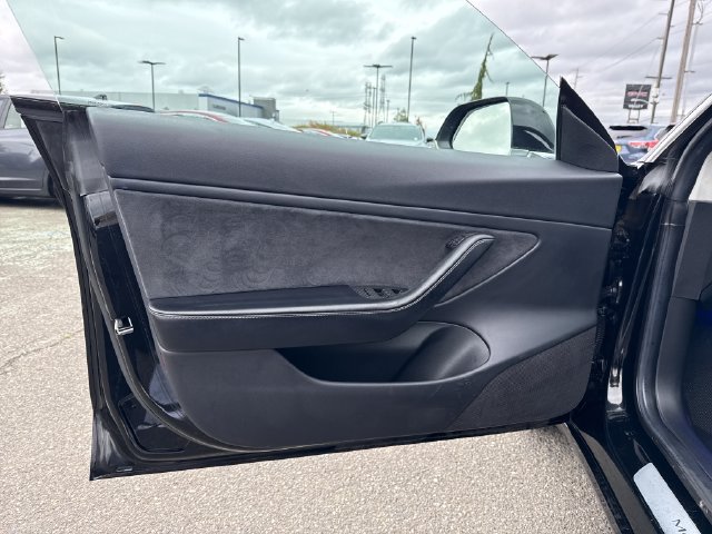 Used 2018 Tesla Model 3 Long Range RWD image 15