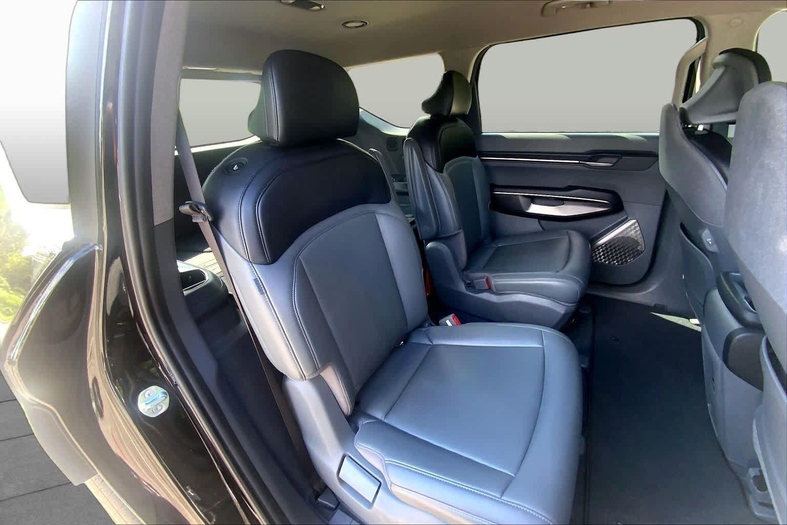 Certified 2024 Kia EV9 Light Long Range RWD image 18