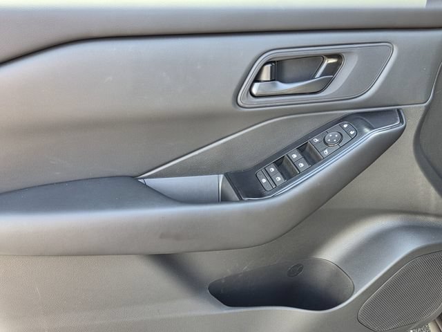 Used 2026 Nissan Rogue S FWD image 18