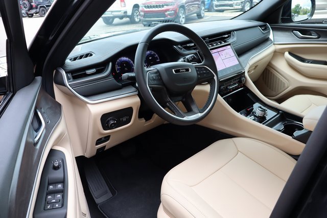 New 2025 Jeep Grand Cherokee Limited image 12
