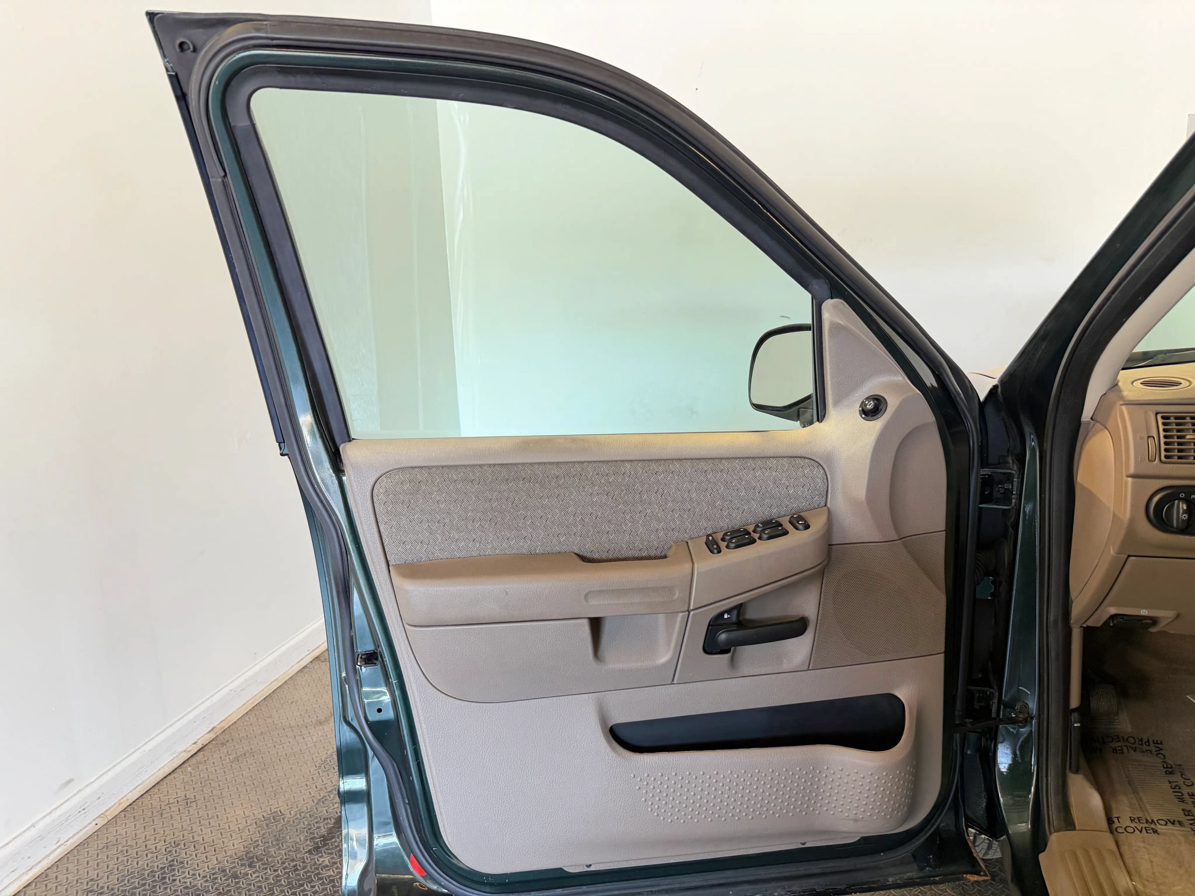 Used 2002 Ford Explorer XLS RWD image 8