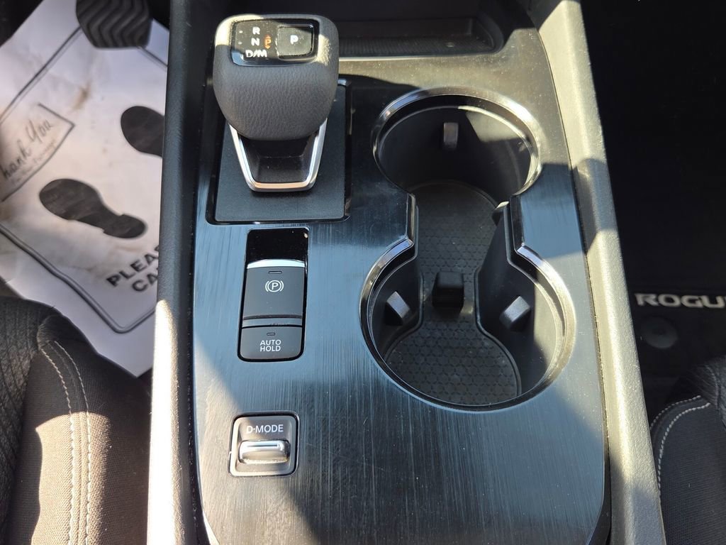 Used 2025 Nissan Rogue SV image 18