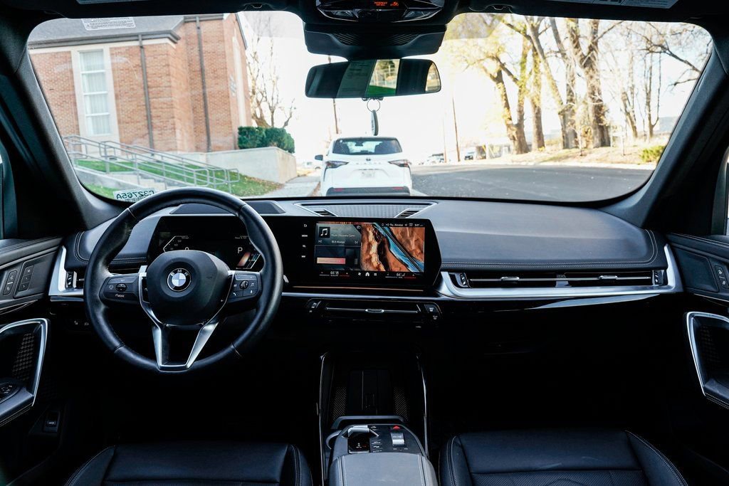 Used 2025 BMW X1 xDrive28i w/ Technology Package image 11