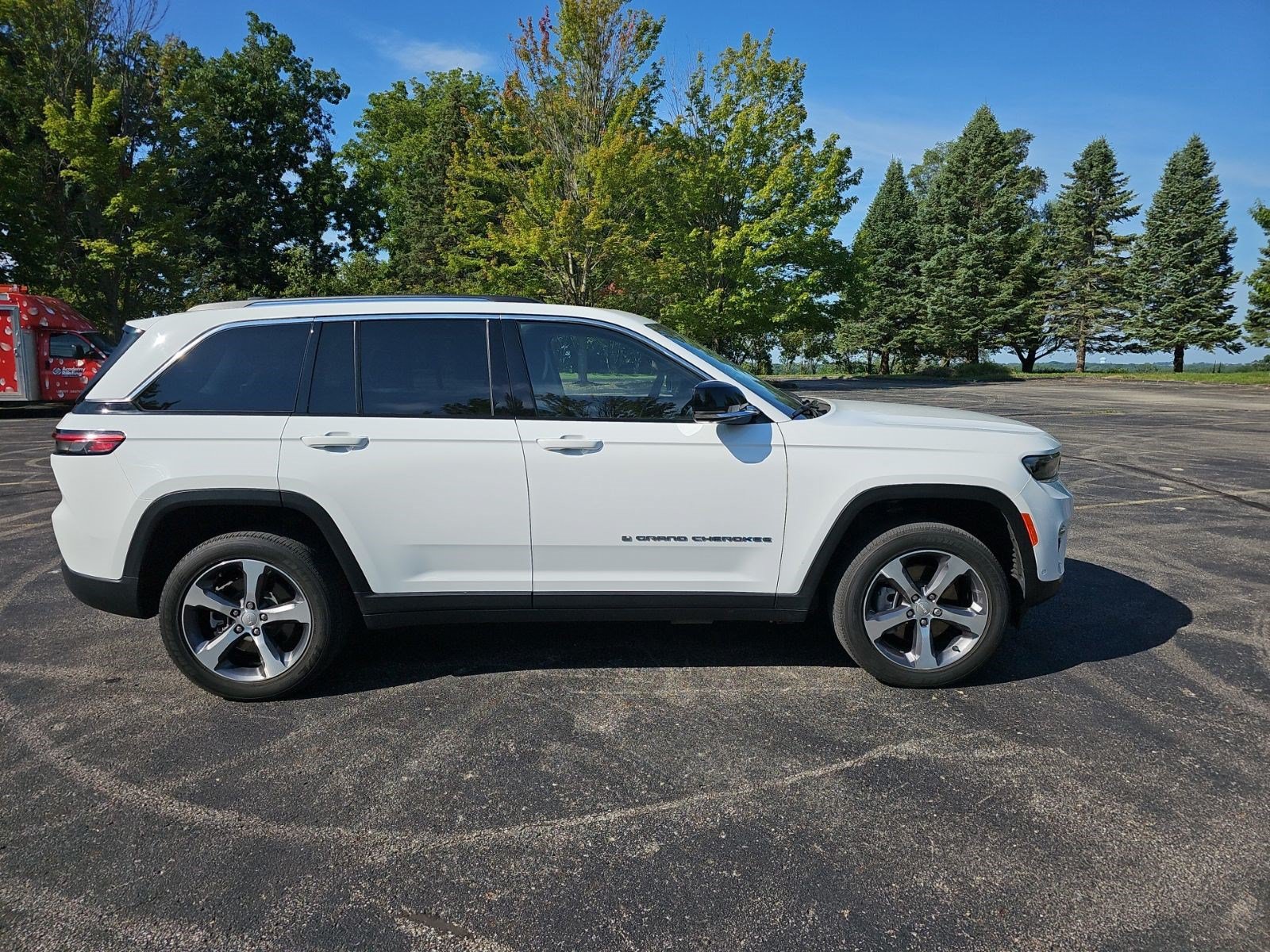 Used 2023 Jeep Grand Cherokee 4WD 4xe w/ Luxury Tech Group II image 7
