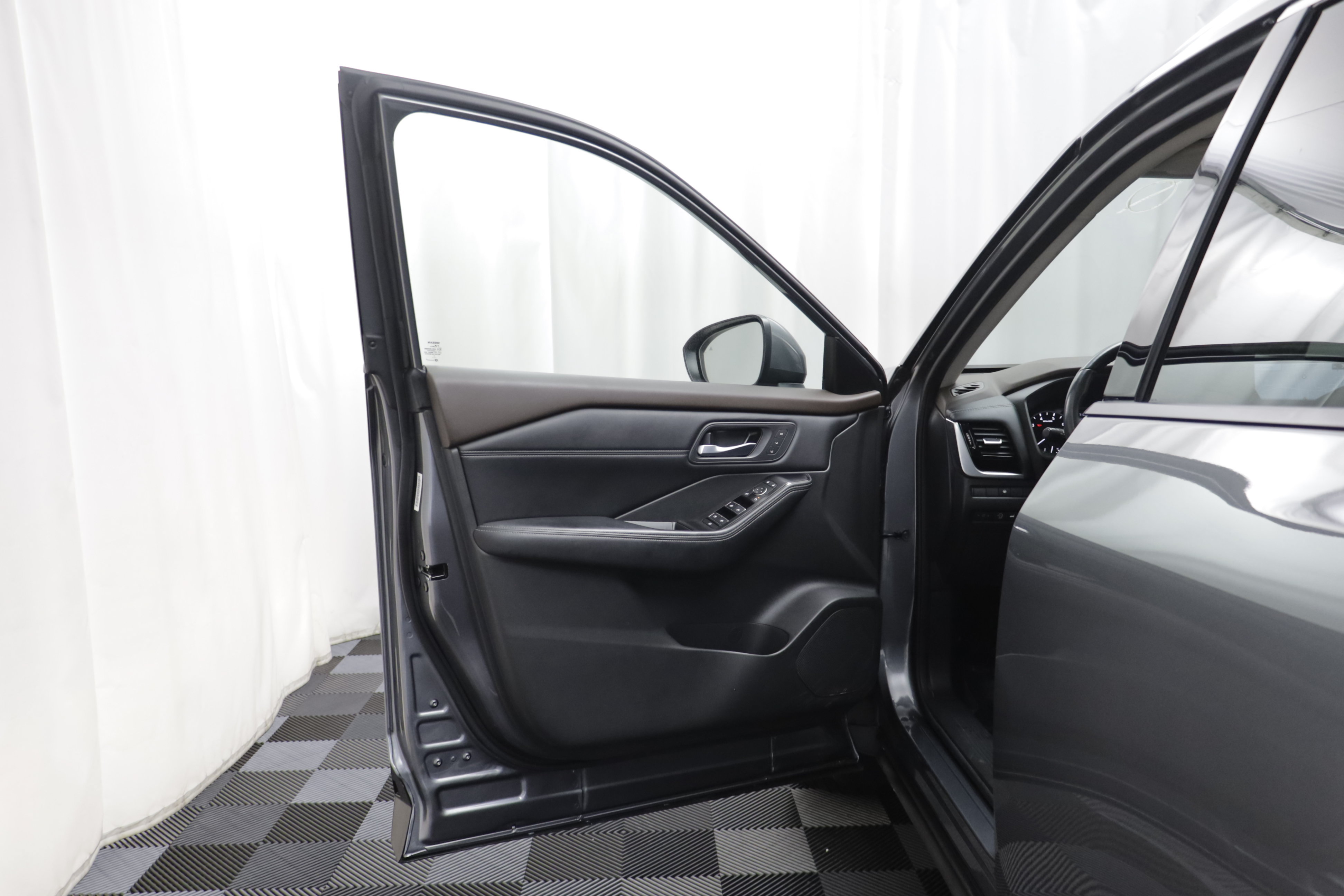 Used 2023 Nissan Rogue SL AWD/4WD image 4