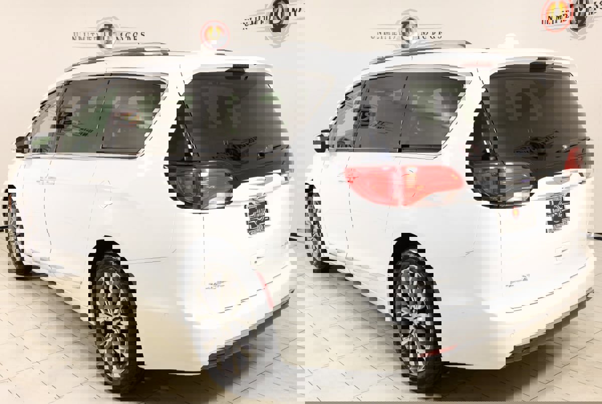 Used 2019 Chrysler Pacifica Limited w/ Tire & Wheel Group image 4