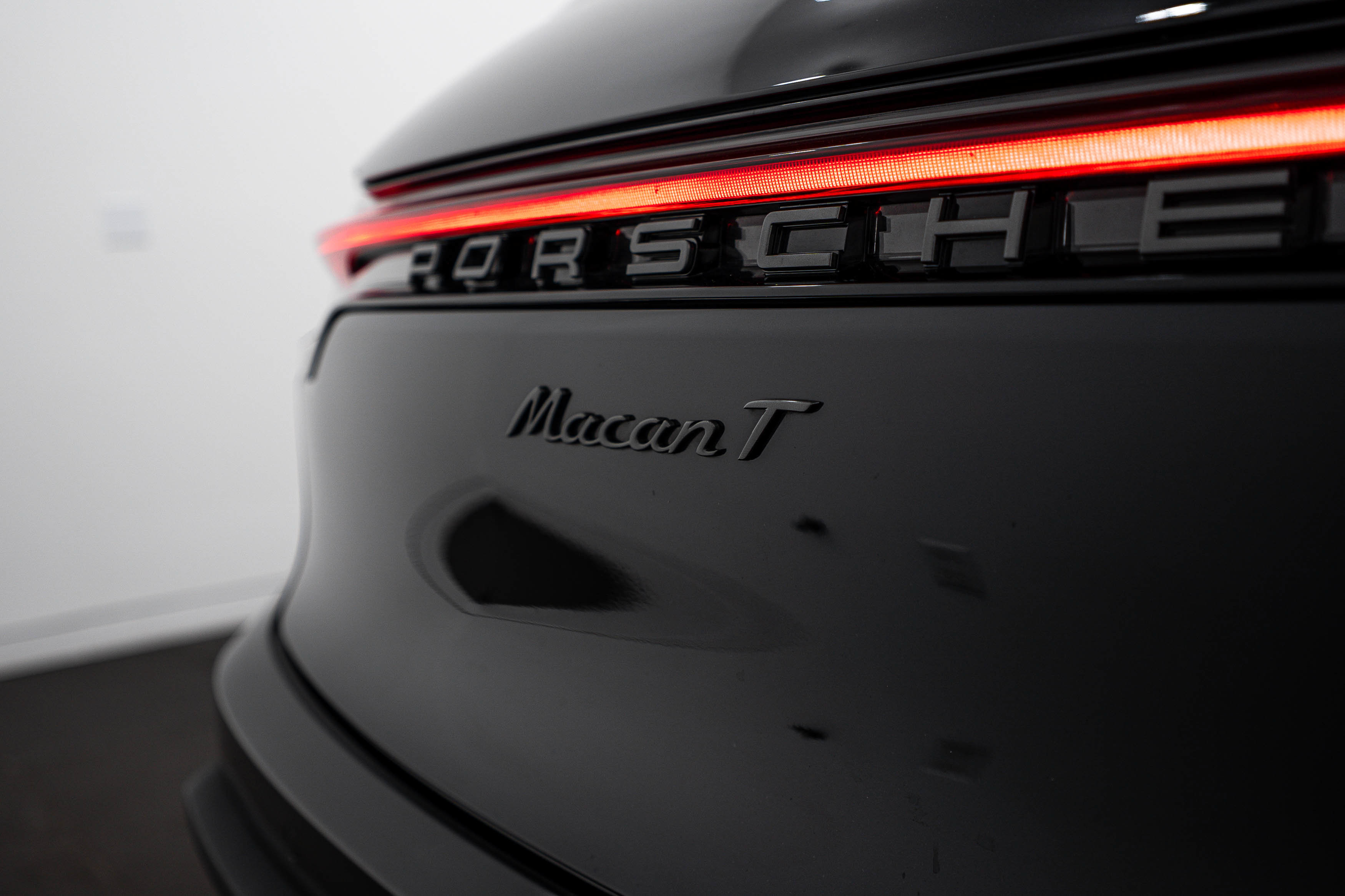 Certified 2026 Porsche Macan Turbo AWD/4WD image 25