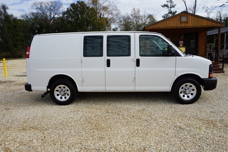 Used 2010 Chevrolet Express 1500 RWD image 14