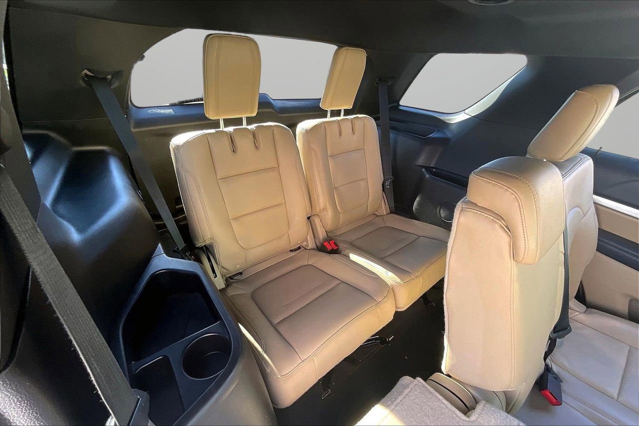 Used 2017 Ford Explorer XLT w/ Equipment Group 202A image 26