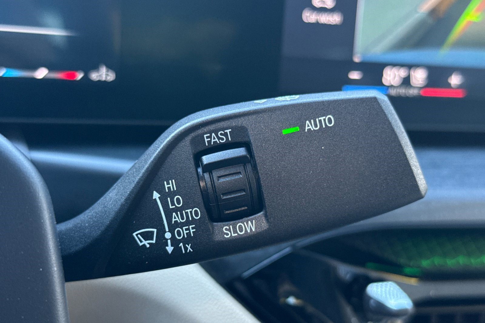 Used 2025 BMW 330i Sedan w/ Premium Package image 33