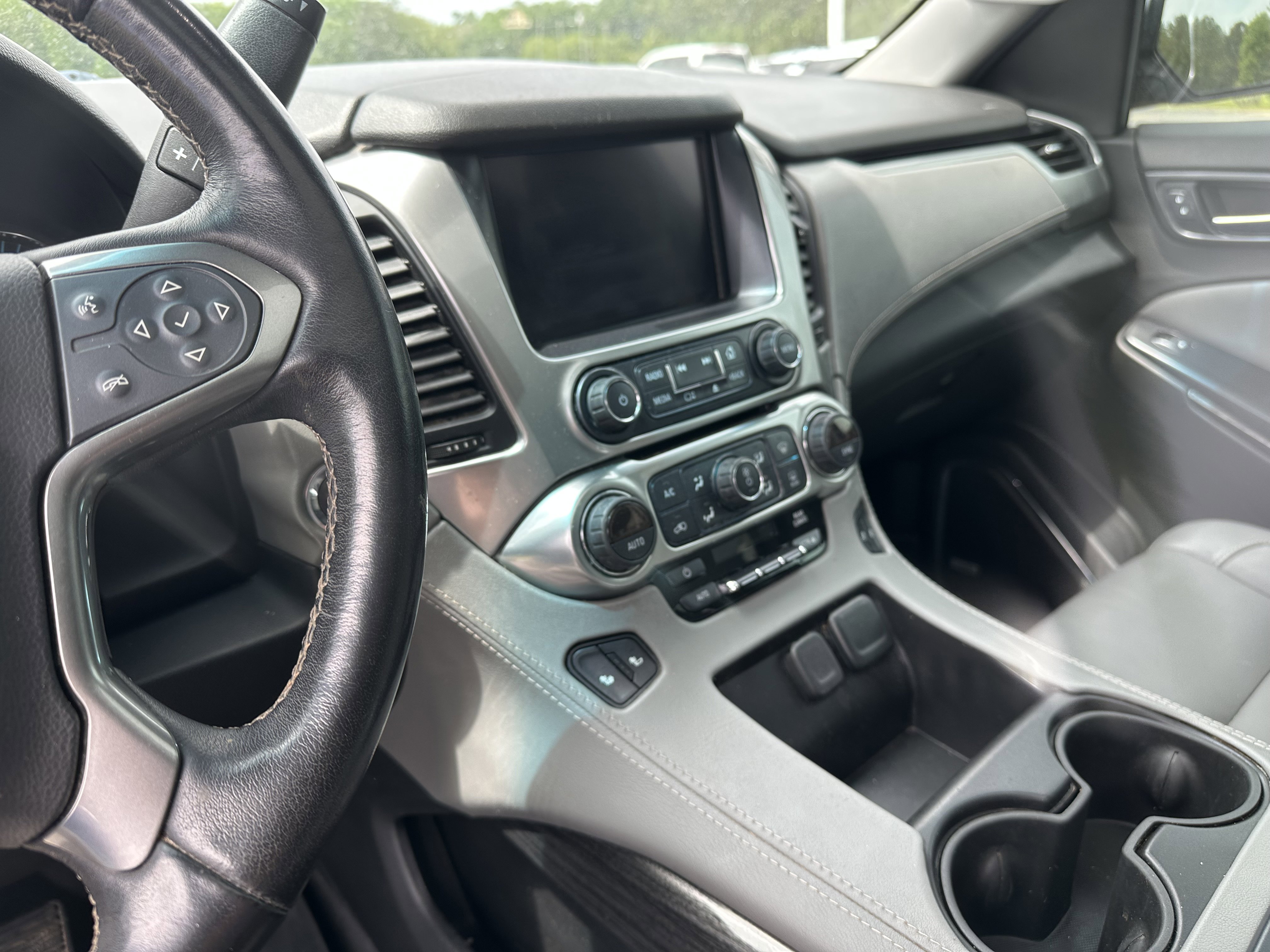 Used 2019 Chevrolet Suburban LT RWD image 18