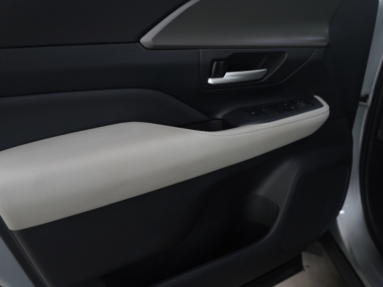 Used 2025 Toyota Grand Highlander AWD Hybrid image 24