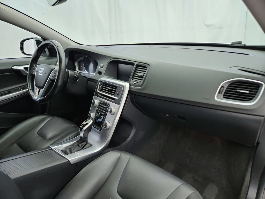 Used 2018 Volvo V60 T5 Cross Country AWD/4WD image 27