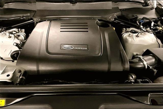 Certified 2025 Land Rover Discovery S image 9