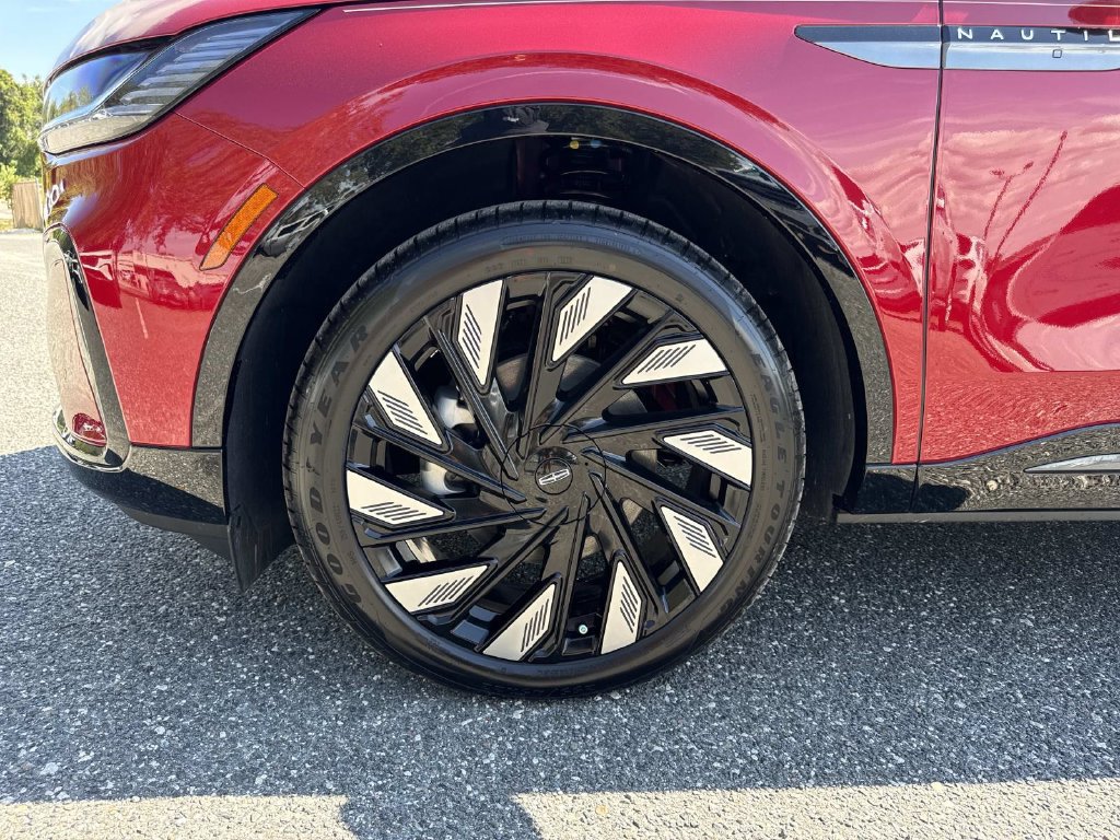 New 2026 Lincoln Nautilus Reserve w/ Jet Appearance Package AWD/4WD image 10