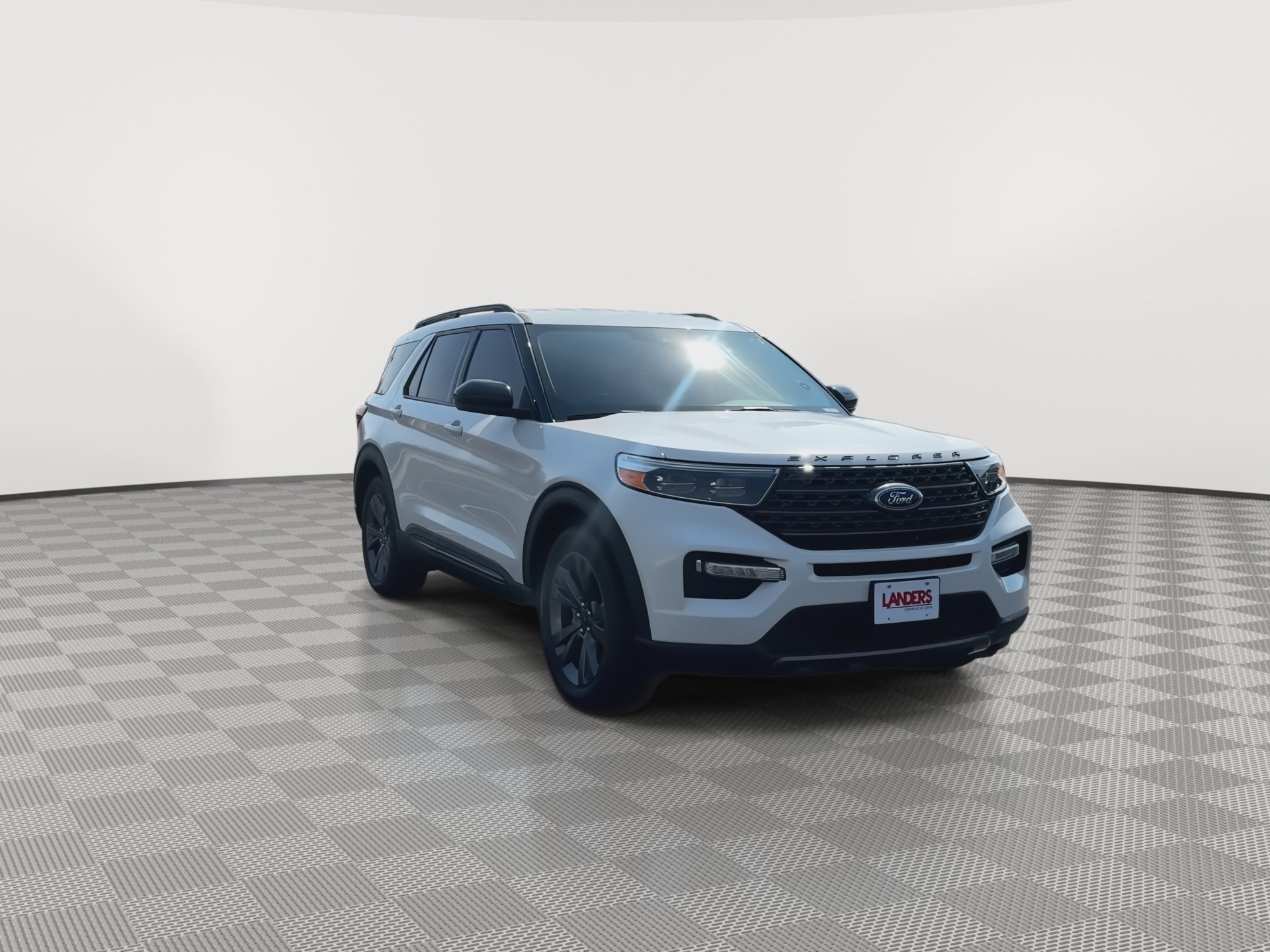 Used 2023 Ford Explorer XLT w/ Equipment Group 202A image 3