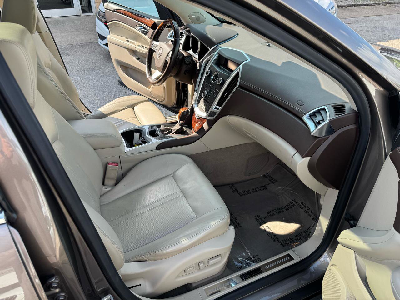 Used 2011 Cadillac SRX Luxury FWD image 18