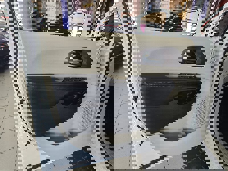 Used 2018 Chrysler Pacifica Touring Plus w/ Tire & Wheel Group image 7