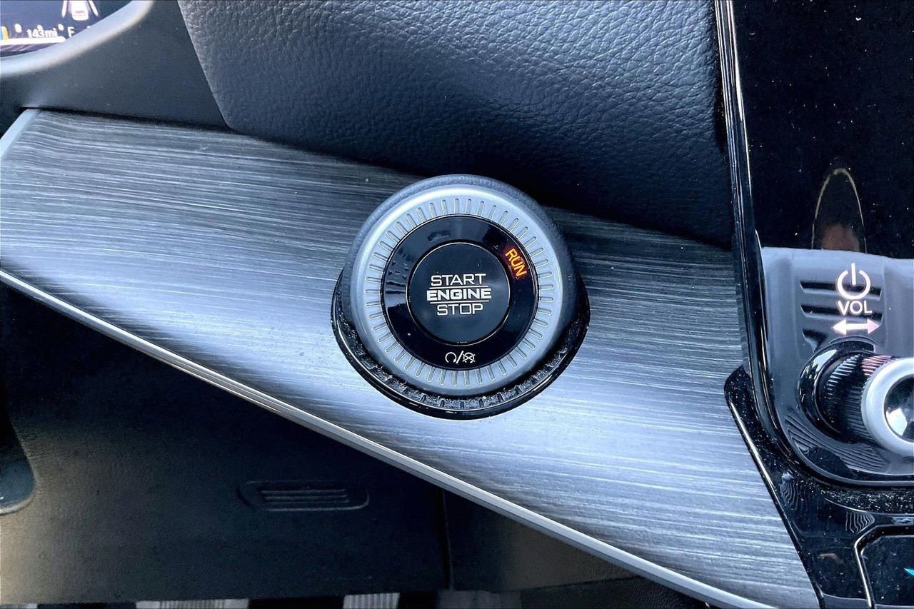 Certified 2024 Jeep Wagoneer Series II AWD/4WD image 29
