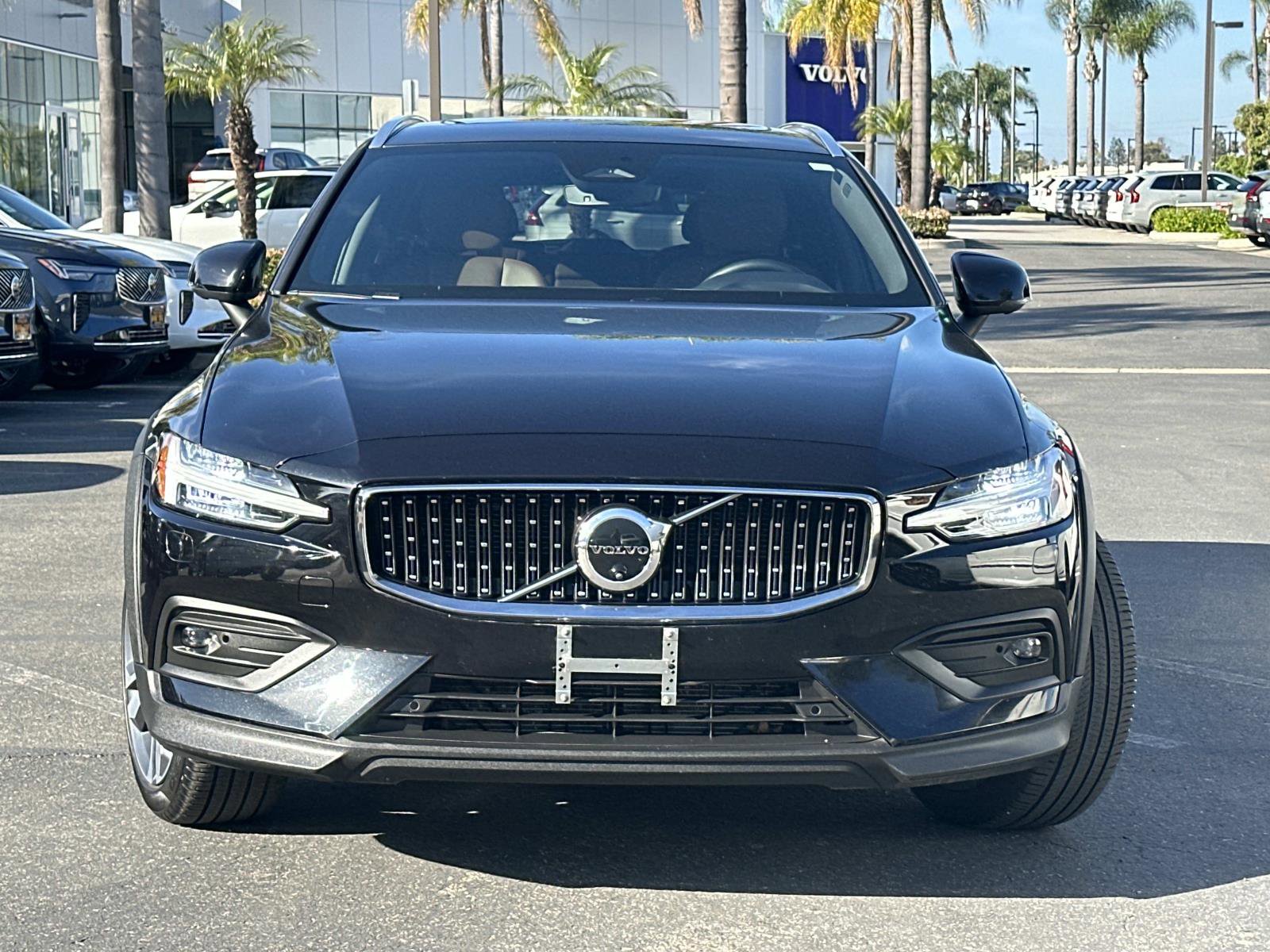 Certified 2025 Volvo V60 B5 Cross Country Plus image 2