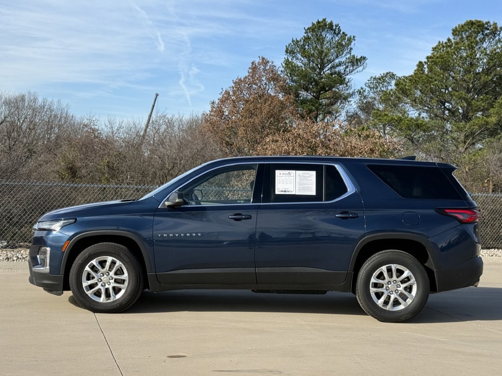Used 2023 Chevrolet Traverse LS FWD image 3