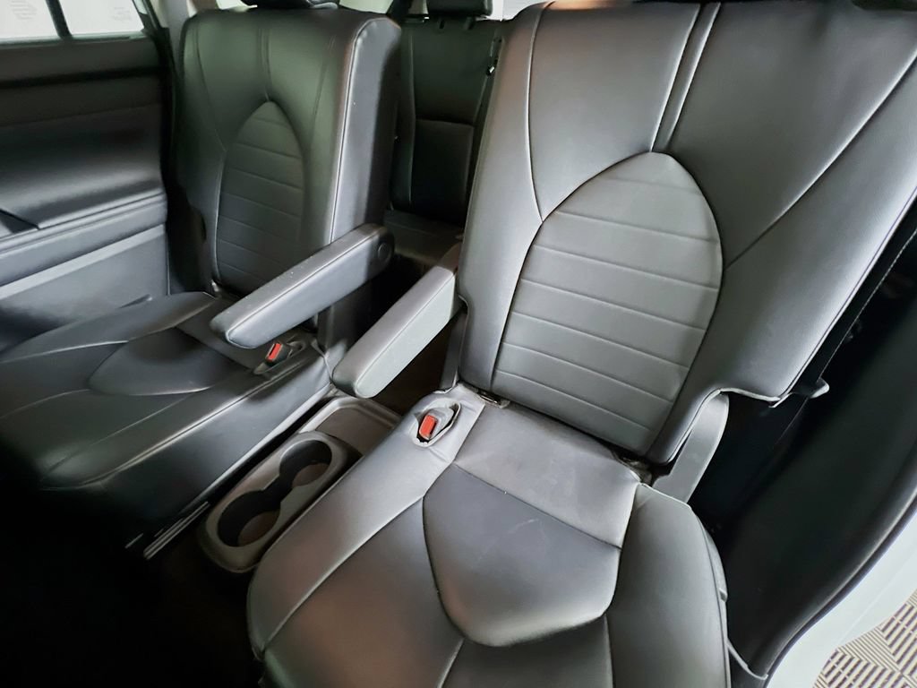 Used 2023 Toyota Highlander XLE AWD/4WD image 24
