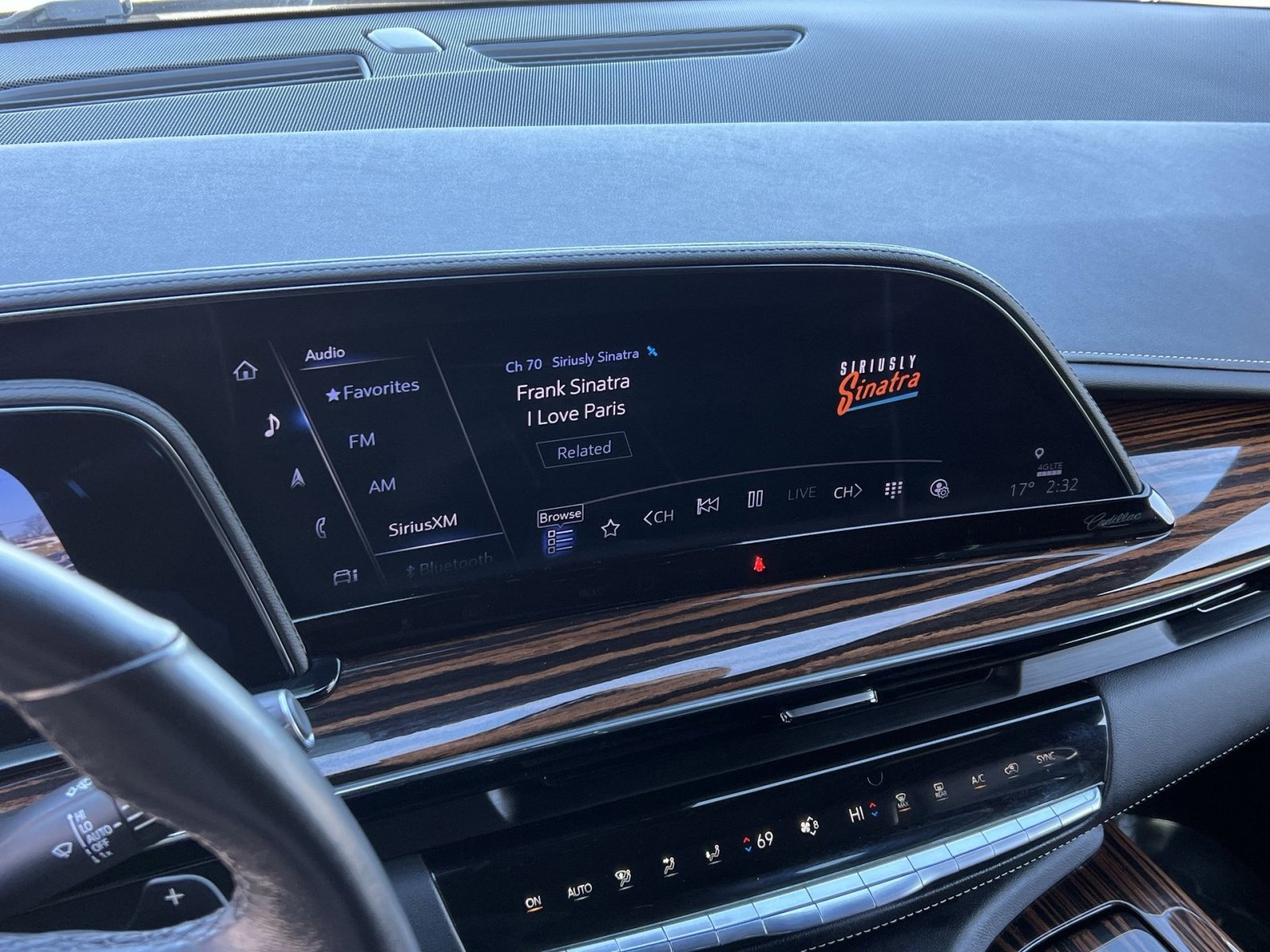 Used 2023 Cadillac Escalade ESV Premium Luxury image 16