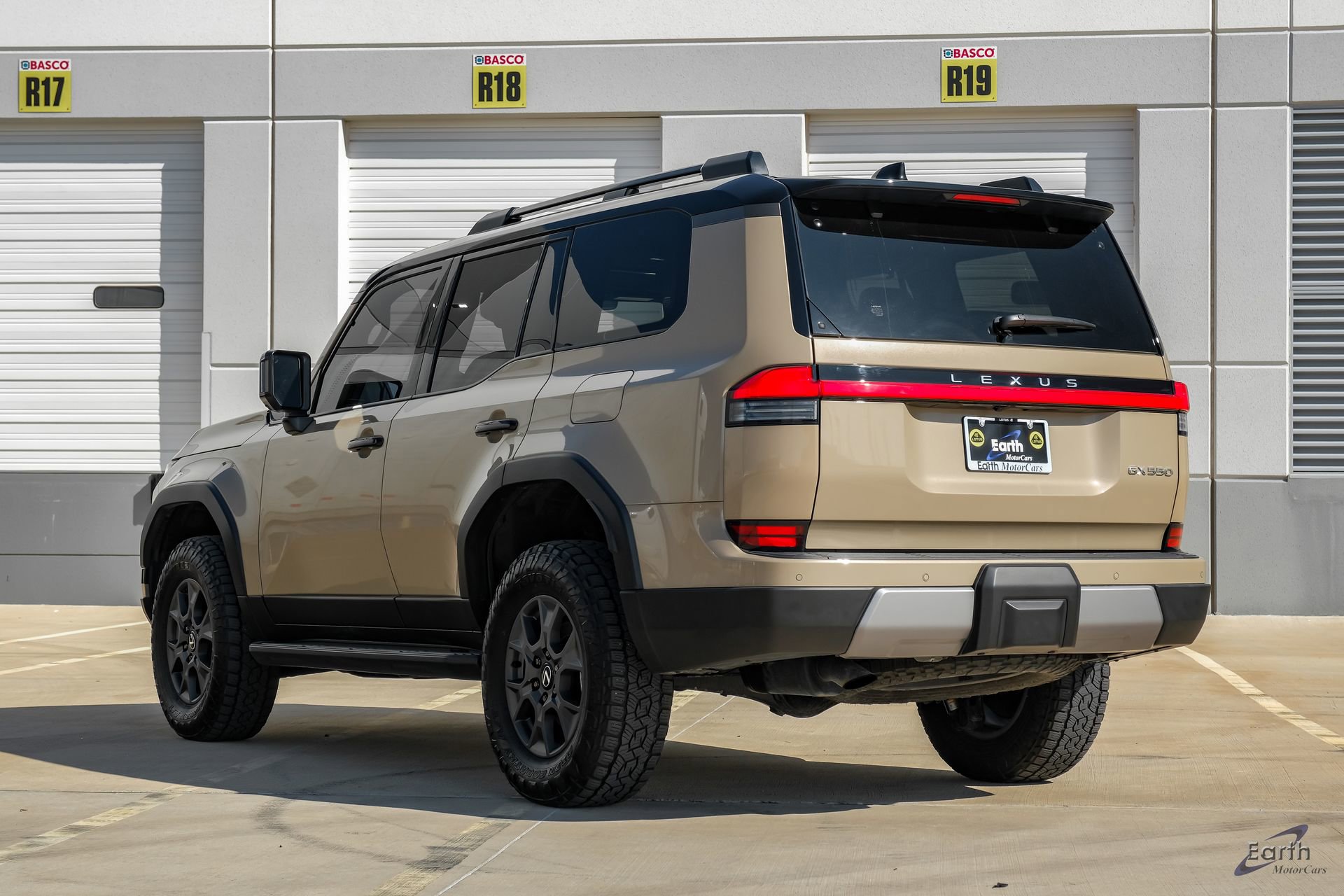 Used 2025 Lexus GX 550 w/ Accessory Package (CT) image 12