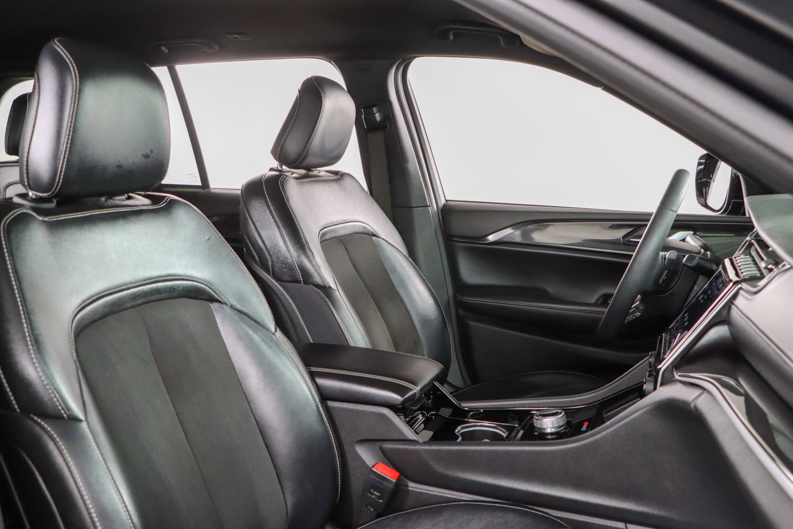 Used 2023 Jeep Grand Cherokee Altitude image 26