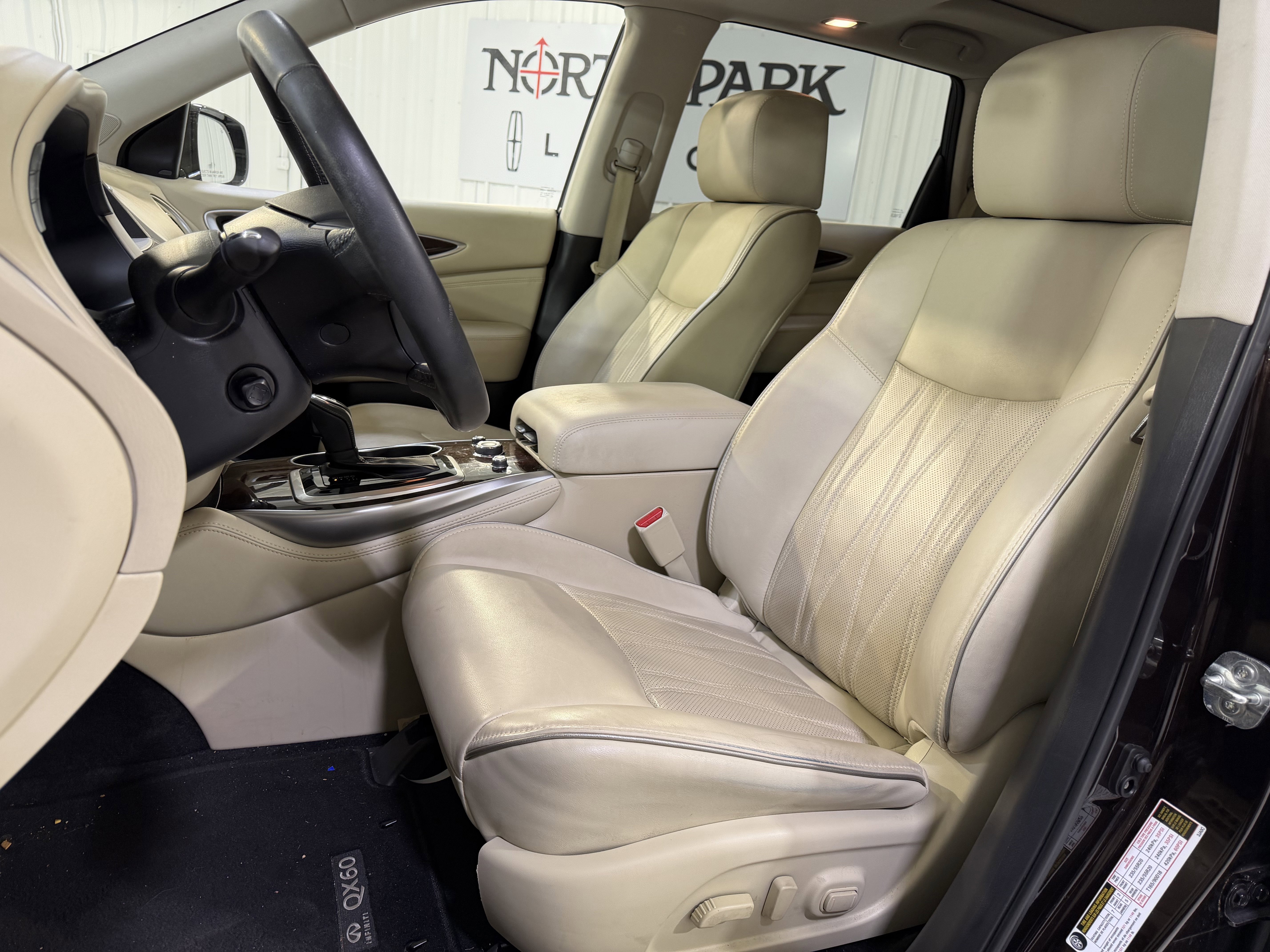 Used 2020 INFINITI QX60 Luxe w/ Sensory Package FWD image 9