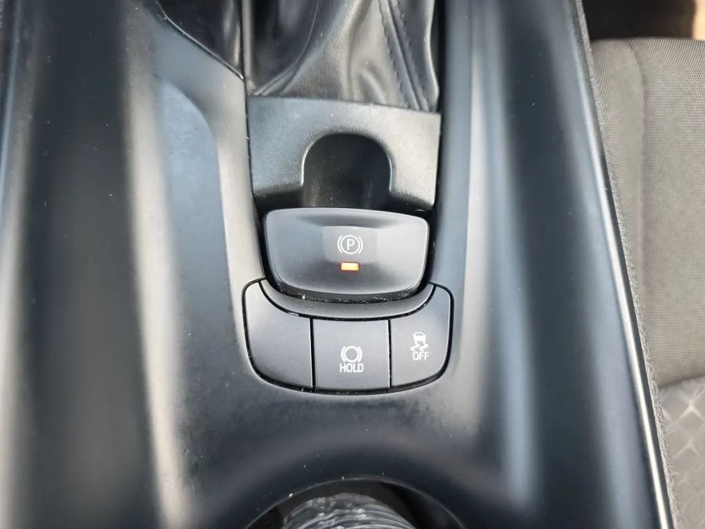 Used 2021 Toyota C-HR LE FWD image 30