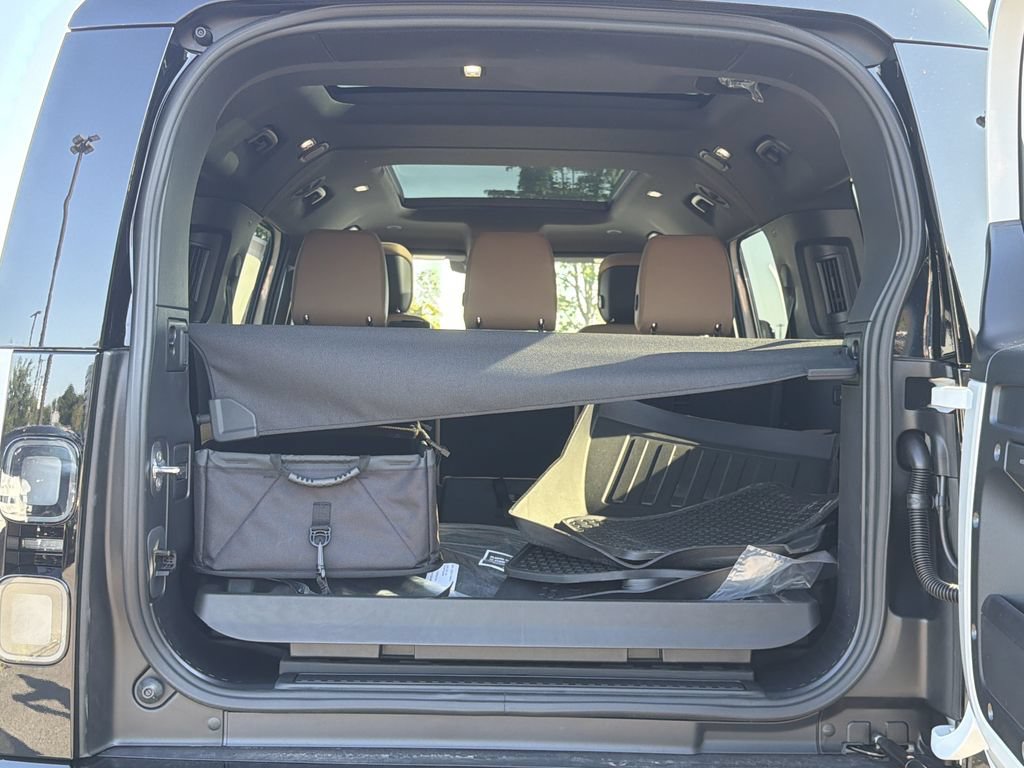 New 2026 Land Rover Defender 130 X-Dynamic SE AWD/4WD image 12