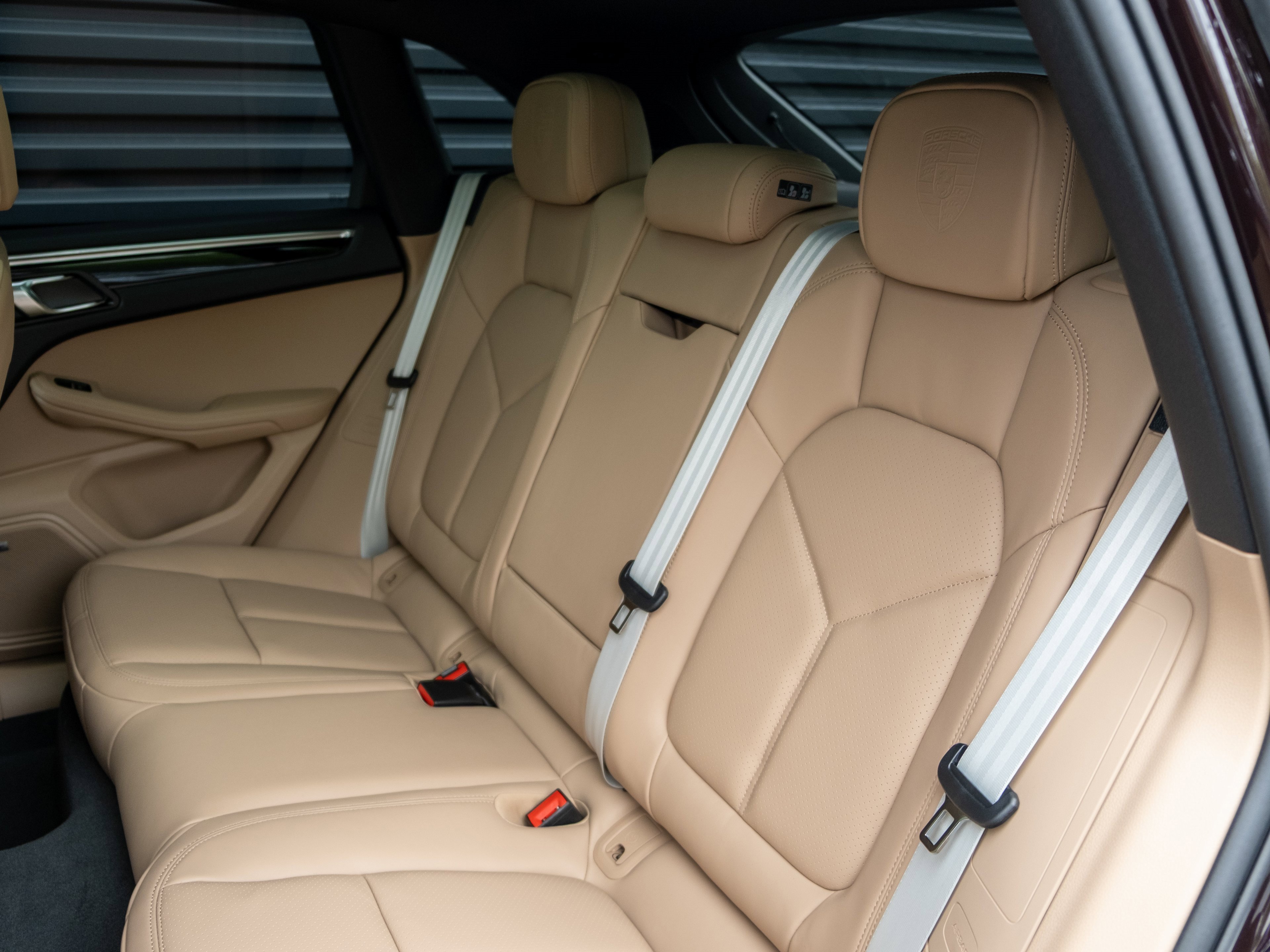 Certified 2025 Porsche Macan image 33