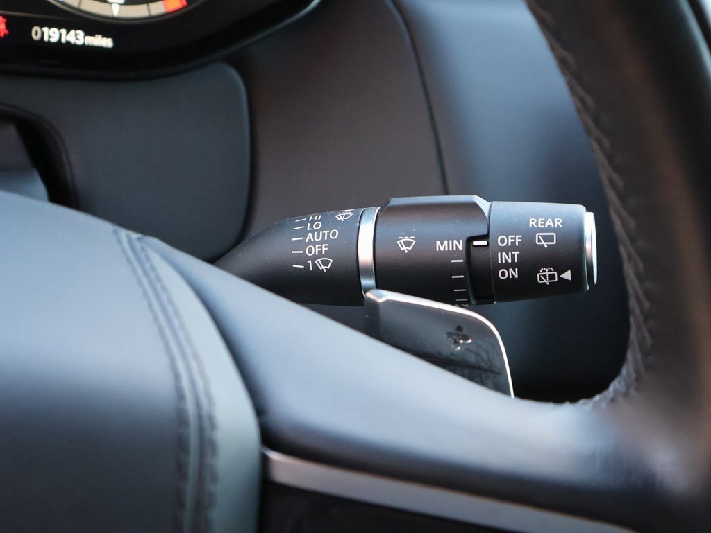 Used 2025 Land Rover Range Rover Sport SE image 32
