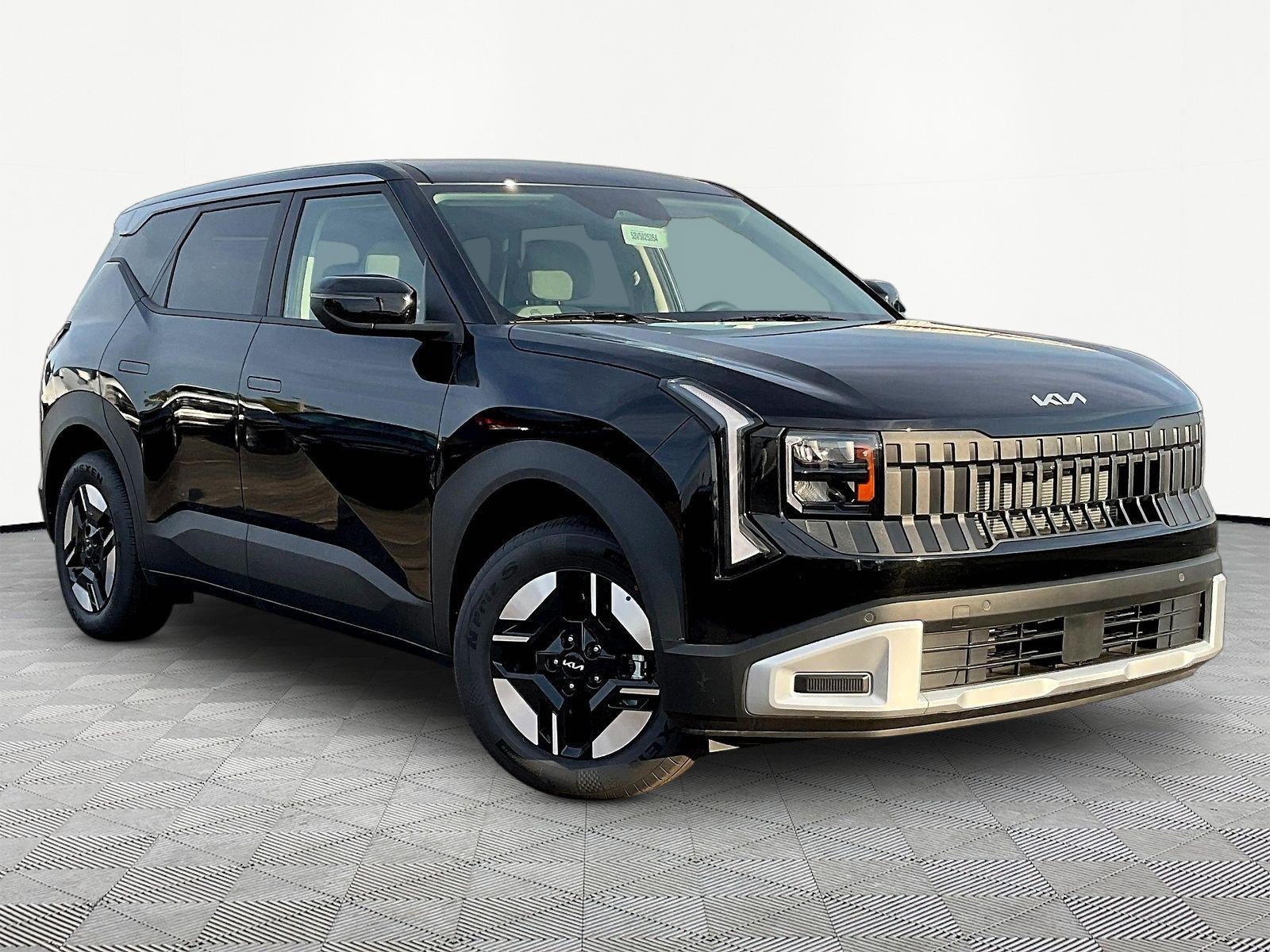New 2027 Kia Seltos LX FWD image 3