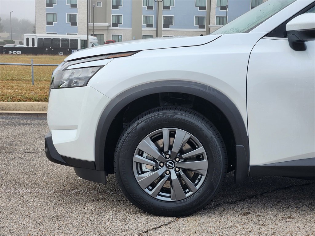New 2025 Nissan Pathfinder SV image 6