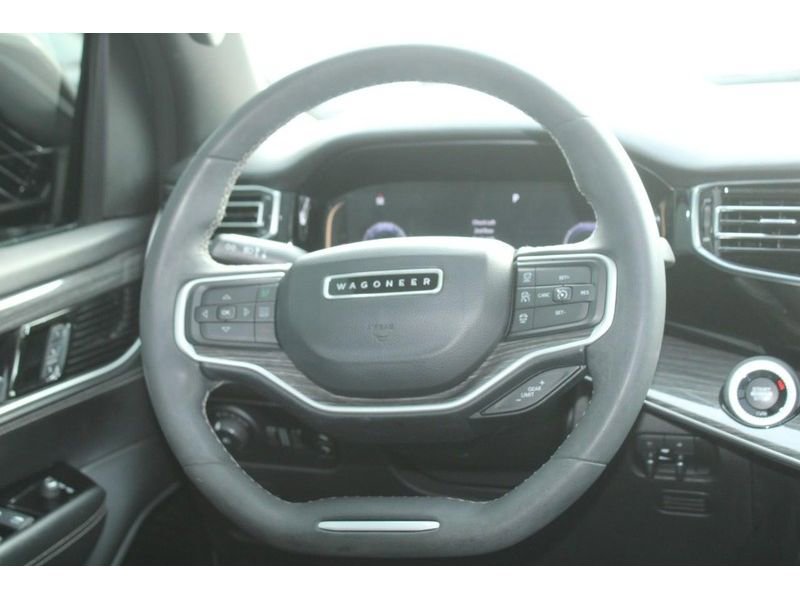 Used 2022 Jeep Wagoneer Series III w/ Premium Group I image 17
