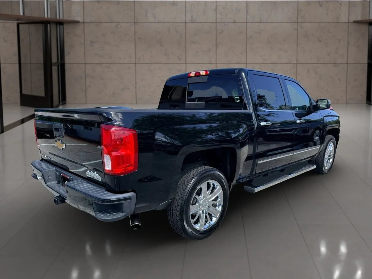 Used 2016 Chevrolet Silverado 1500 High Country w/ High Country Premium Package RWD image 3