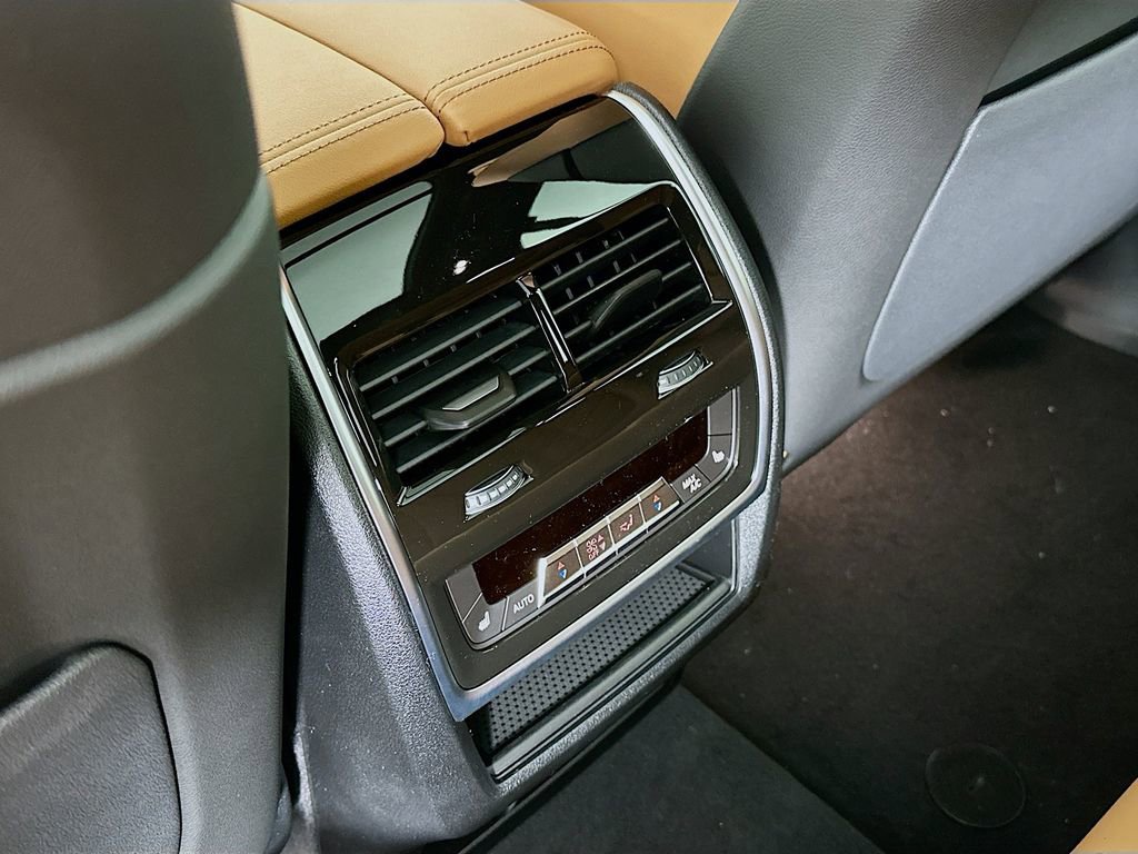 New 2026 BMW X5 xDrive40i w/ Climate Comfort Package image 33