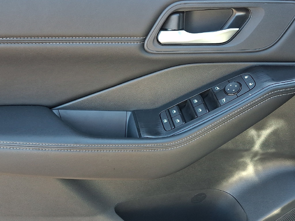 Certified 2023 Nissan Rogue SV w/ SV Premium B Package AWD/4WD image 13