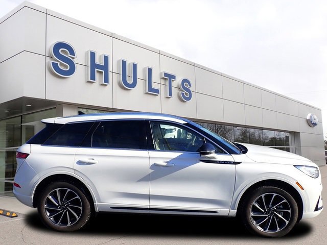 Used 2023 Lincoln Corsair Grand Touring w/ Equipment Group 301A image 4