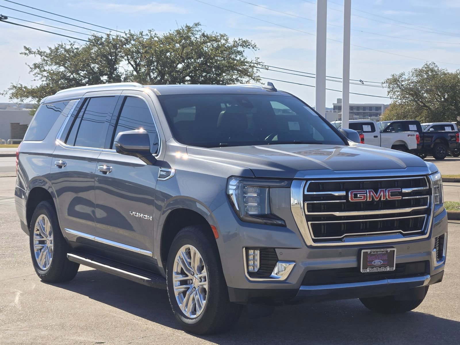 Used 2022 GMC Yukon SLT w/ SLT Luxury Package image 4
