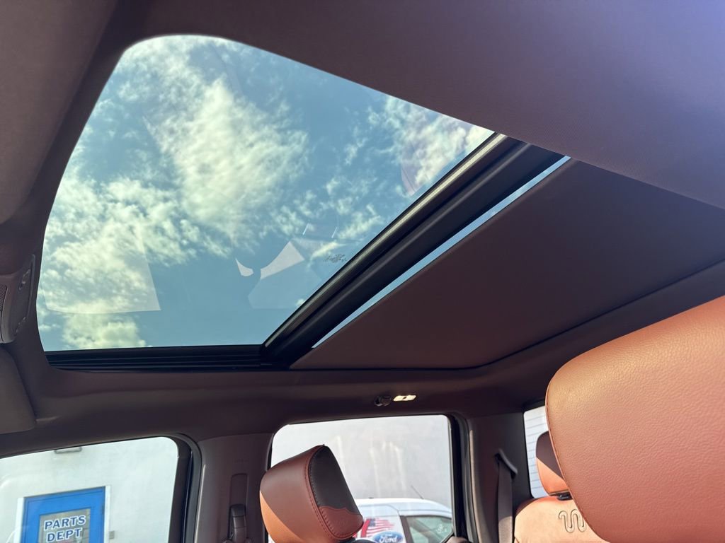 Used 2022 Ford F350 King Ranch w/ King Ranch Ultimate Package AWD/4WD image 10