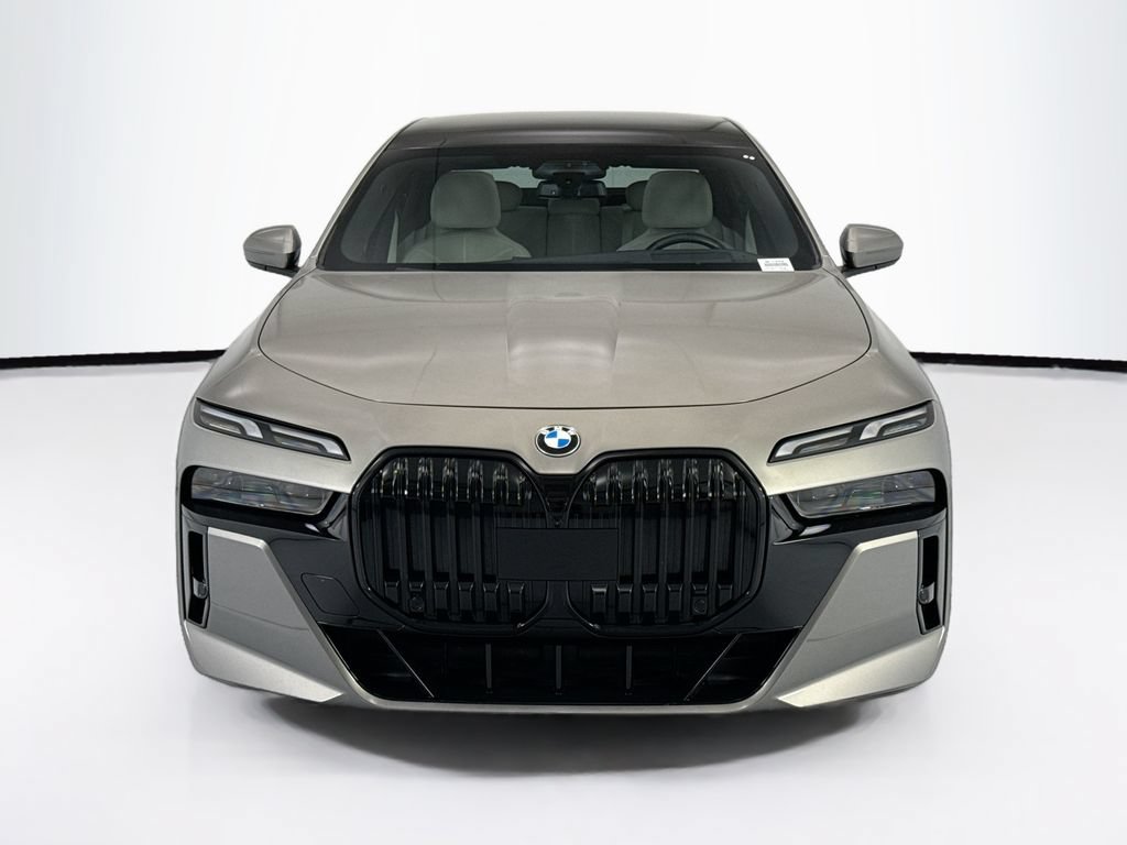 Used 2023 BMW 760i xDrive AWD/4WD image 2