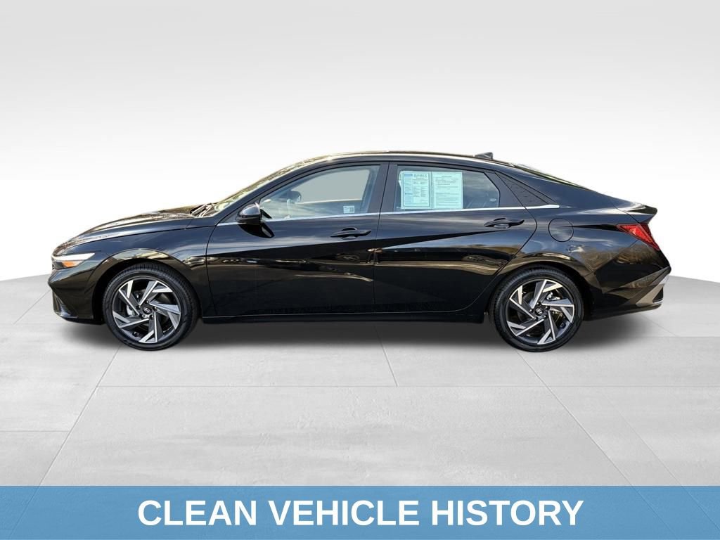 Used 2025 Hyundai Elantra SEL image 3