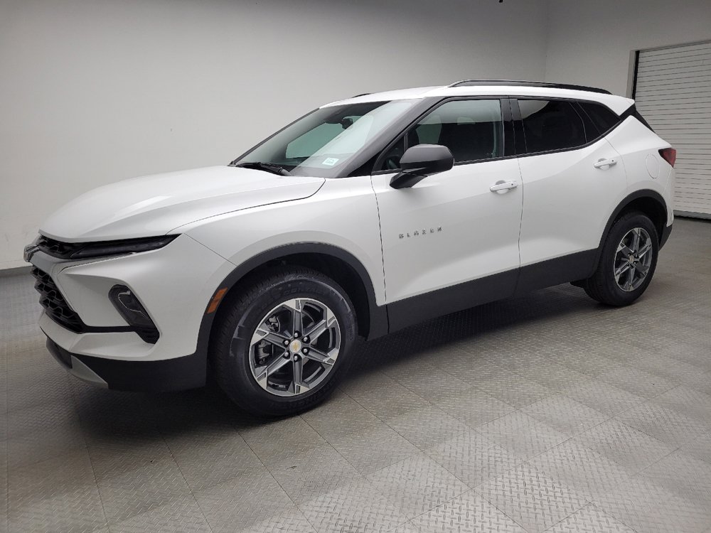 Used 2025 Chevrolet Blazer LT w/ Convenience Package FWD image 2